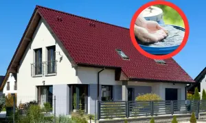 Dom z czerwonym dachem i okręgiem z rękami zbierającymi deszczówkę.