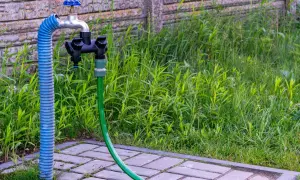 Wolnostojący kran ogrodowy DIY: Jak zbudować krok po kroku?