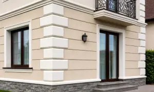 Eleganckie boniowanie elewacji podkreśla architekturę domu, dodając mu klasy i stylu.