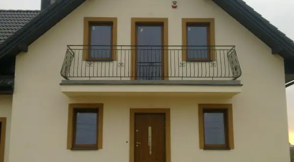Twój dom: Grafitowy dach, brązowe okna? Wybierz idealną elewację
