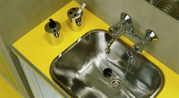 Jak wymienić kran? Poradnik DIY krok po kroku i oszczędź!