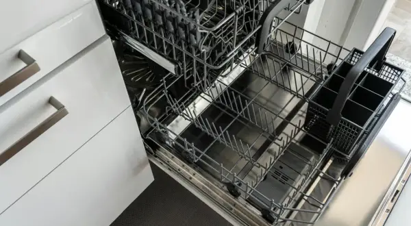 Podłącz zmywarkę do baterii bez hydraulika! Krok po kroku